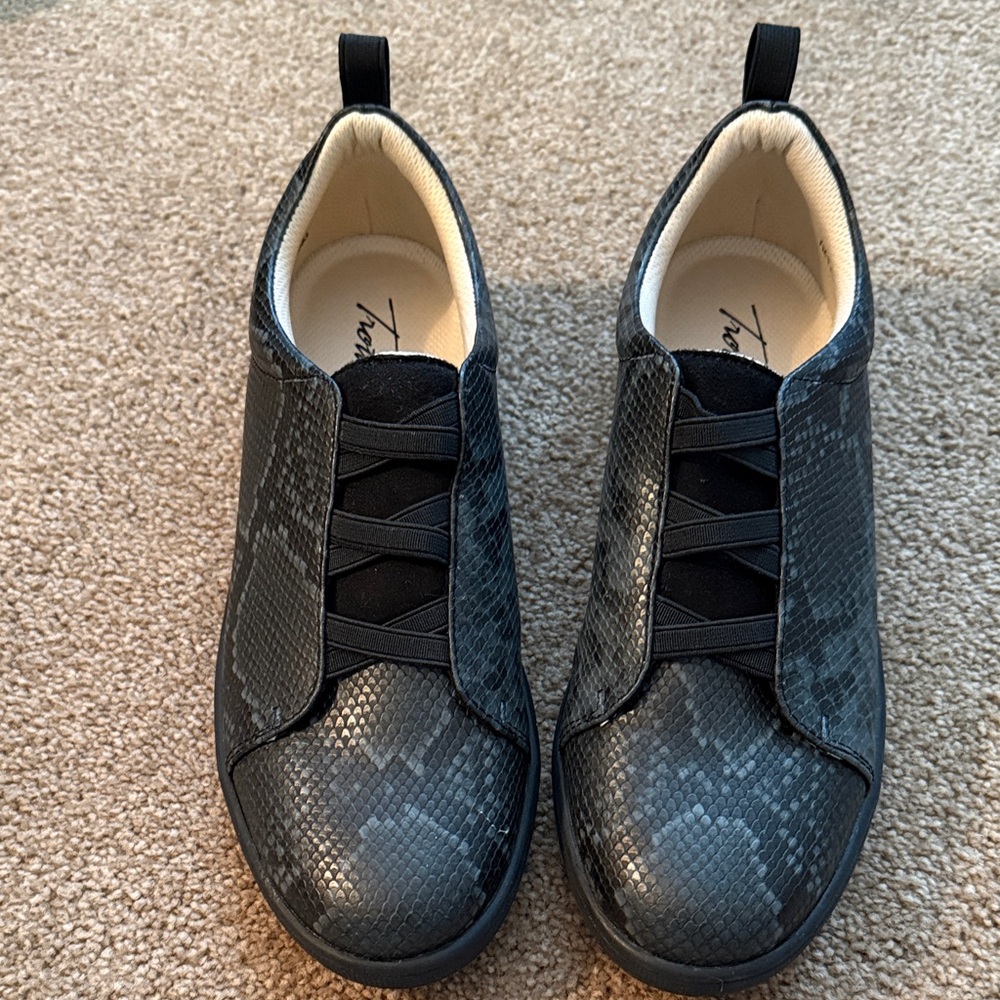 Trotters Black Snake Print Flats